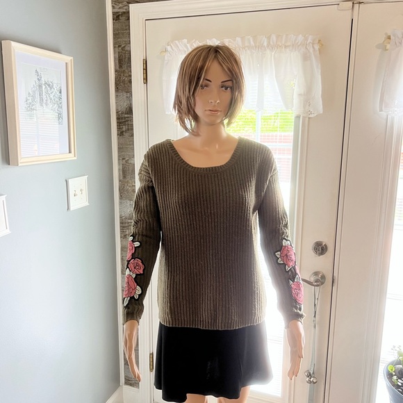 Crave Fame Sweater SZ‎ SM - Picture 1 of 5